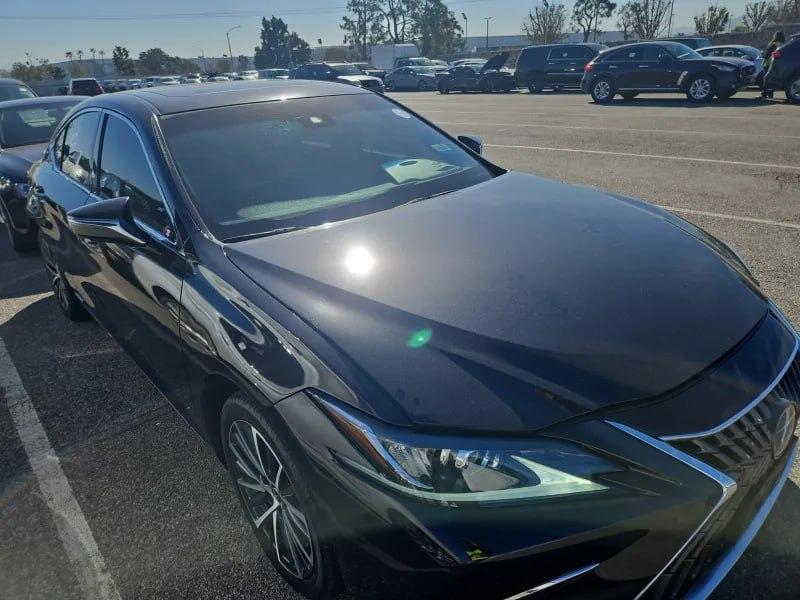 Lexus ES 300h  2022