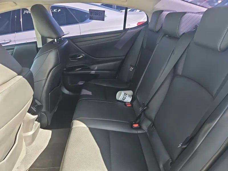 Lexus ES 300h  2022
