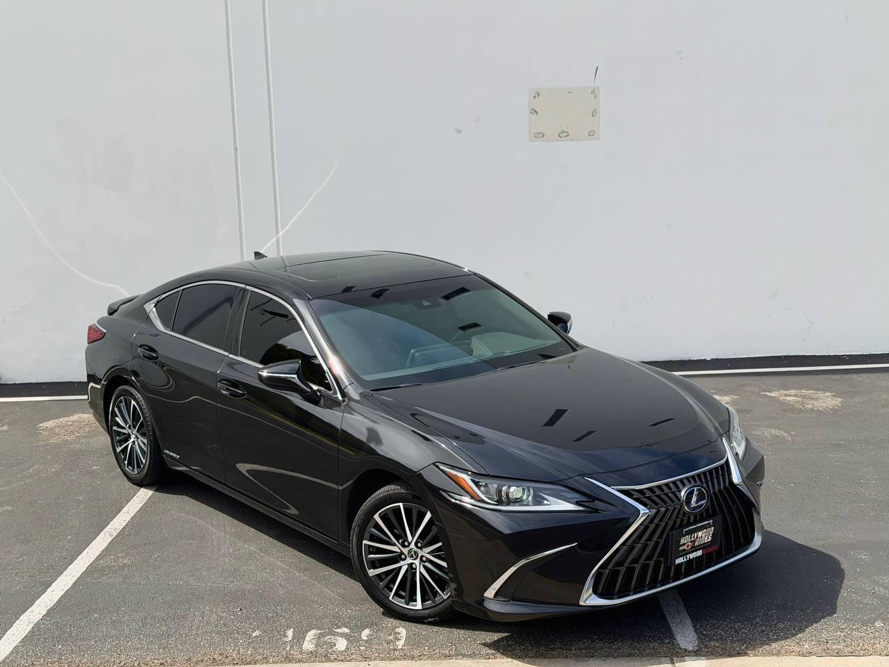 Lexus ES 300h  2022