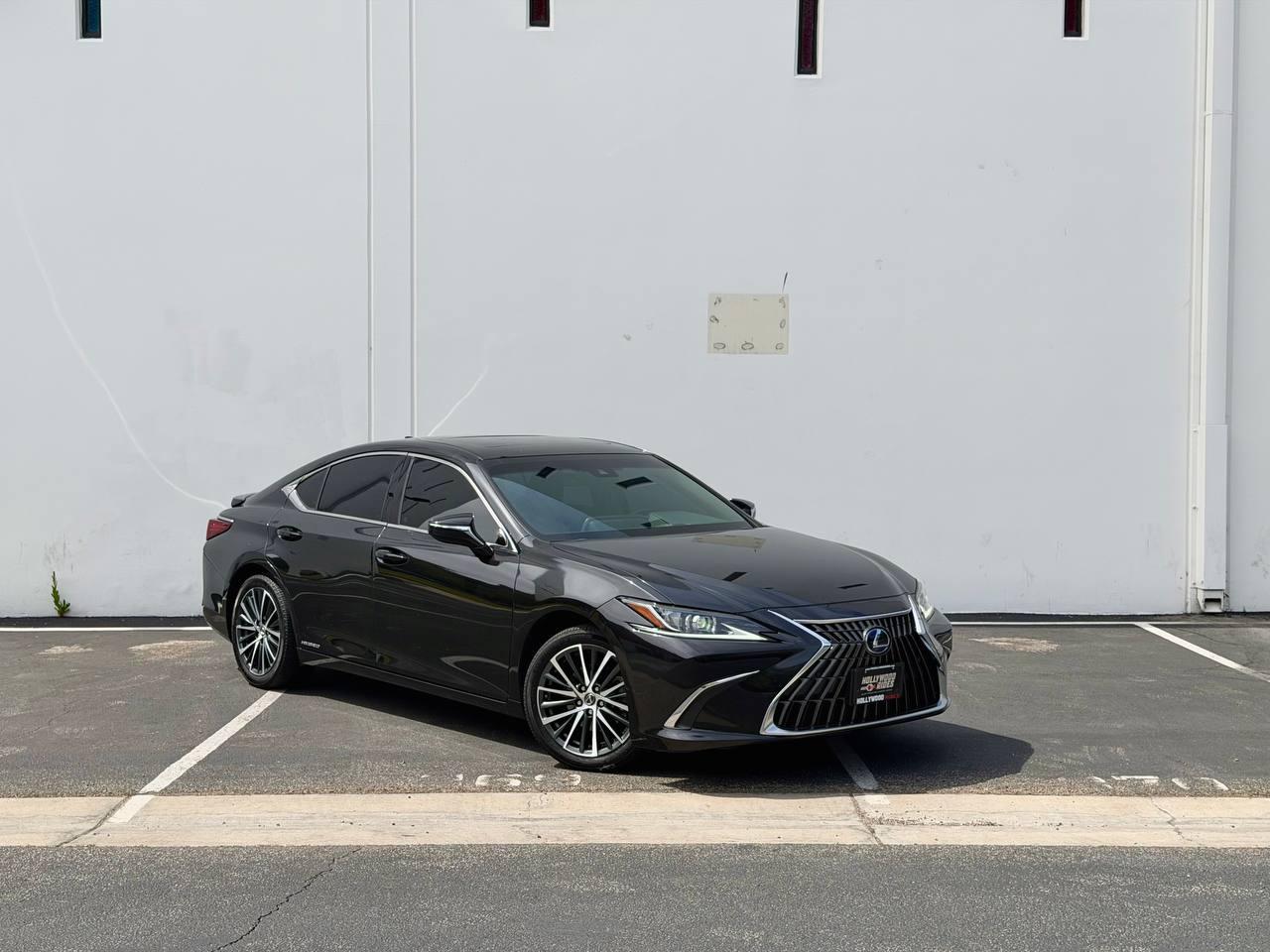 Lexus ES 300h  2022