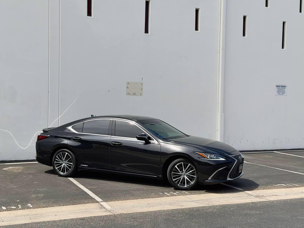 Lexus ES 300h  2022