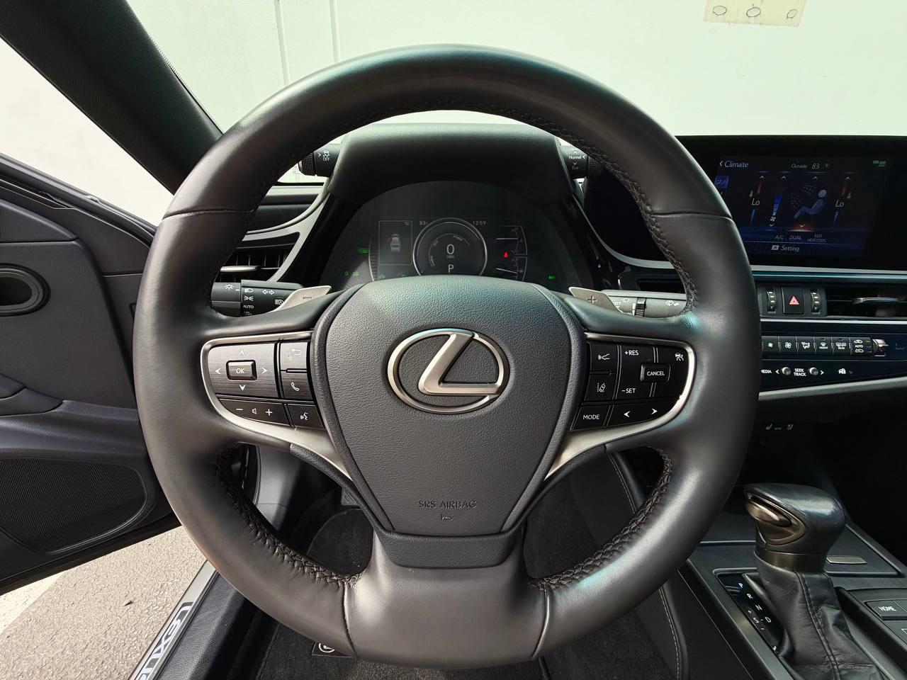 Lexus ES 300h  2022