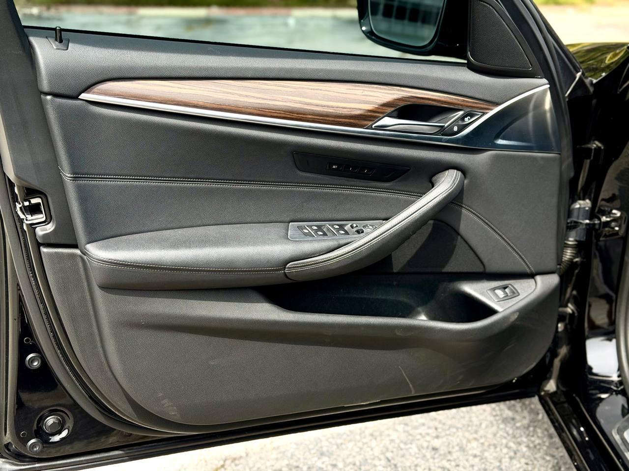 BMW 5-Series 530i 2022