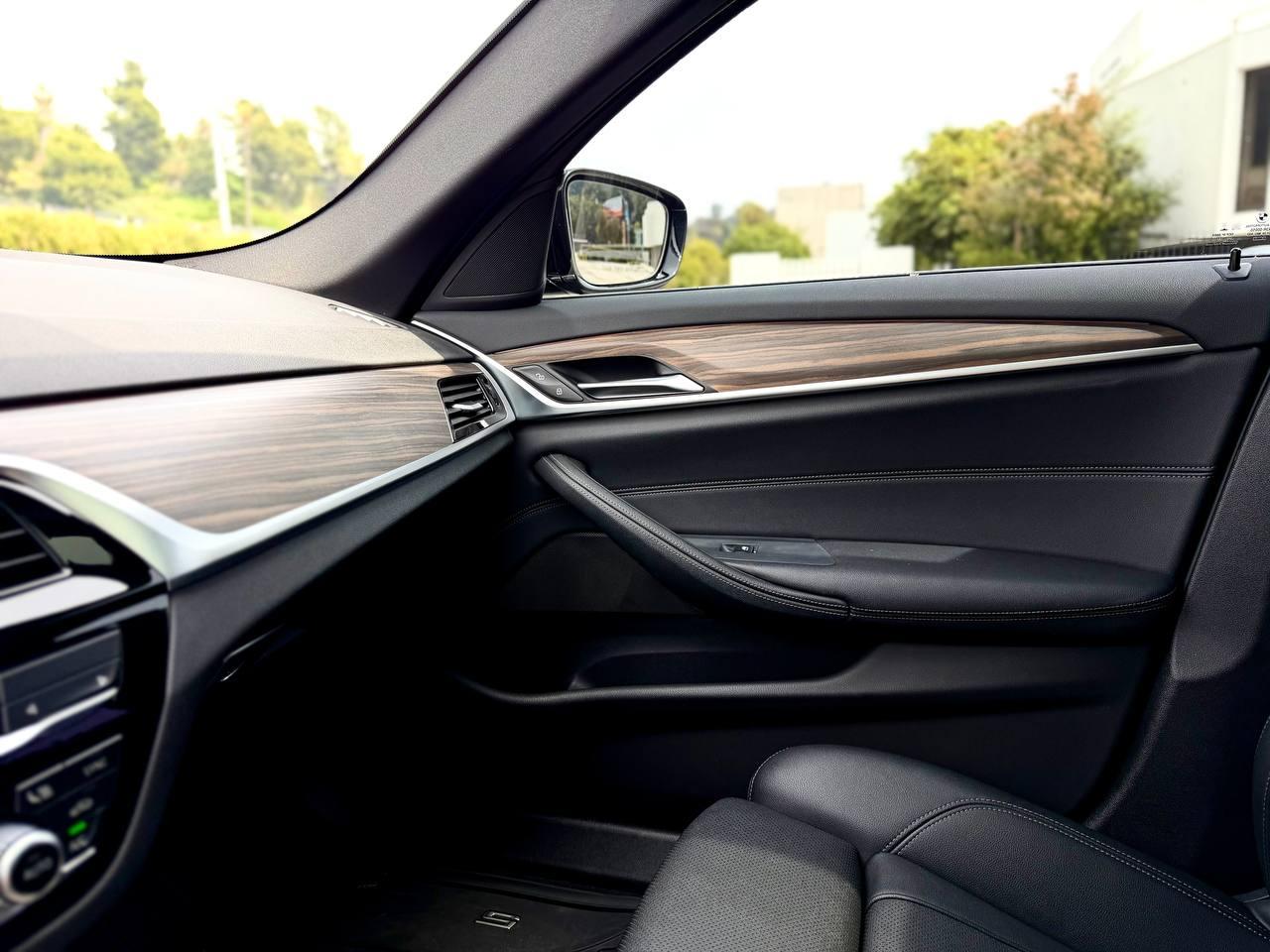 BMW 5-Series 530i 2022
