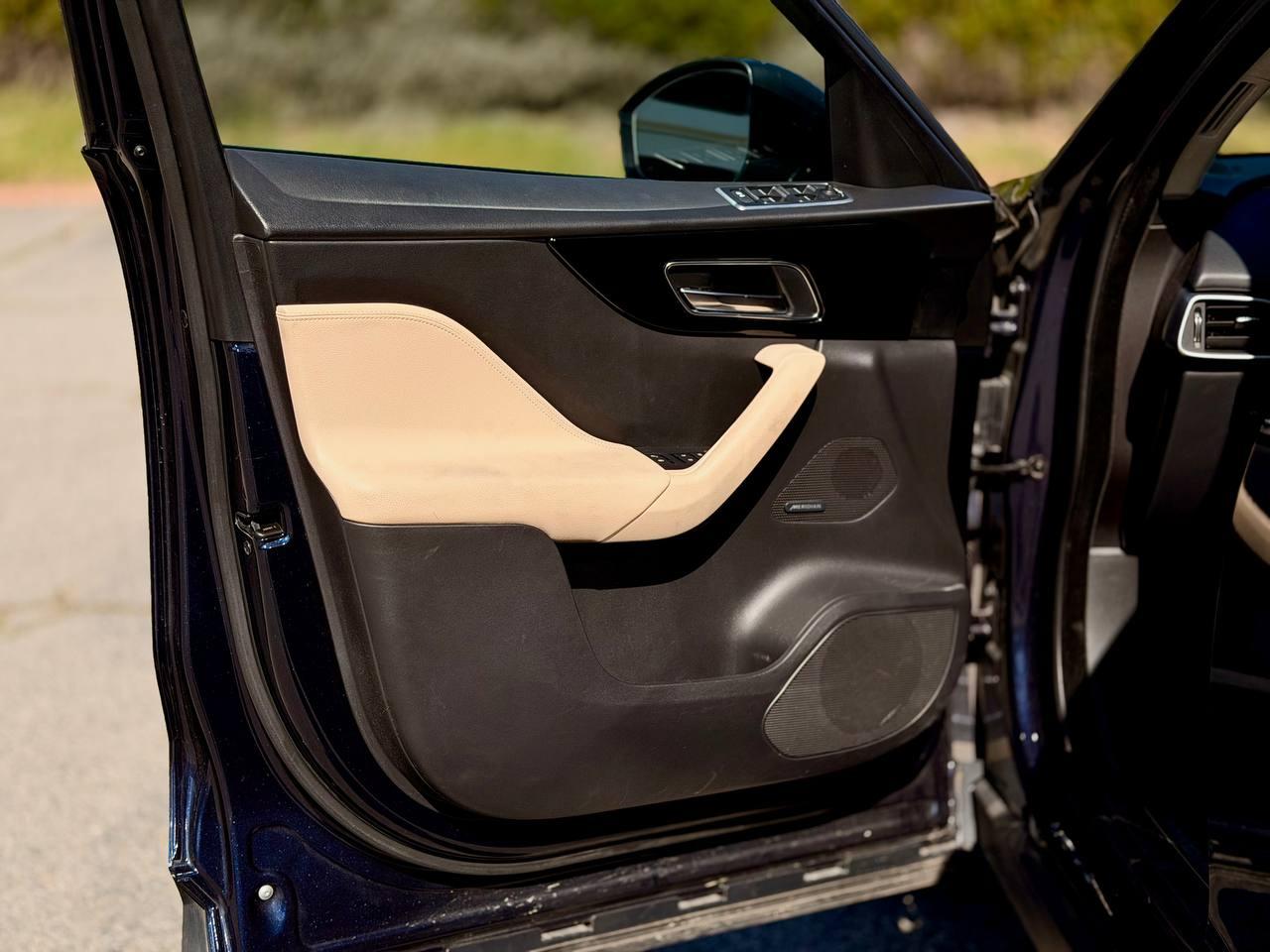 Jaguar F-Pace 25t Premium 2019