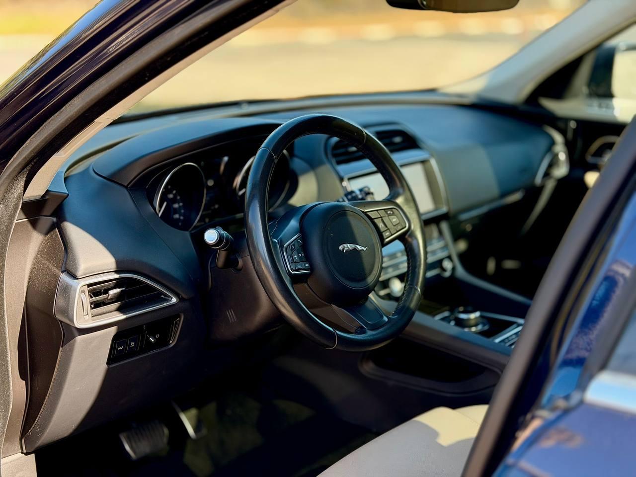 Jaguar F-Pace 25t Premium 2019