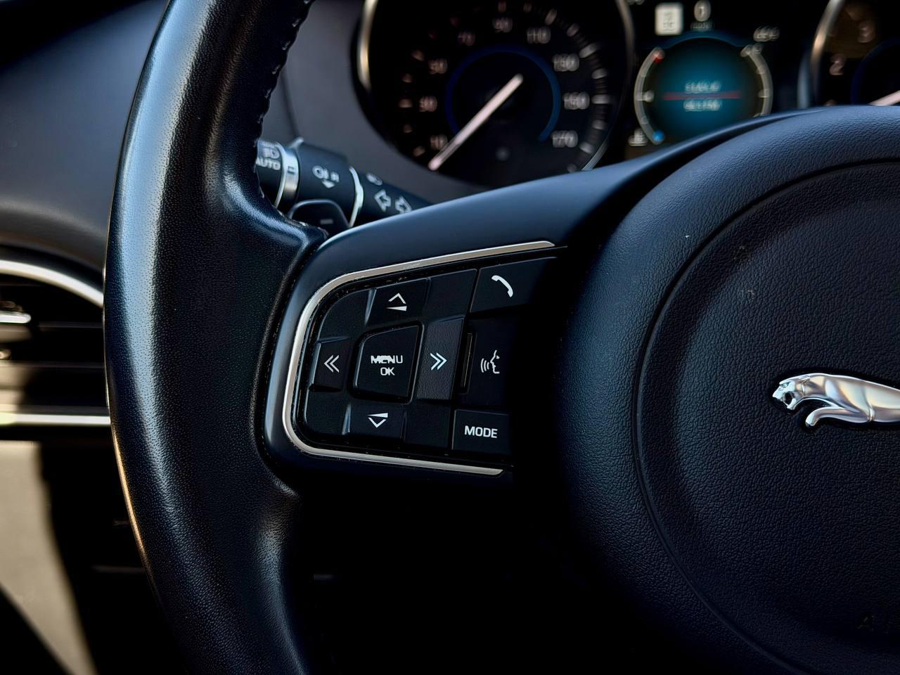 Jaguar F-Pace 25t Premium 2019