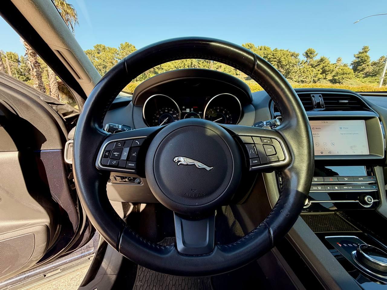 Jaguar F-Pace 25t Premium 2019