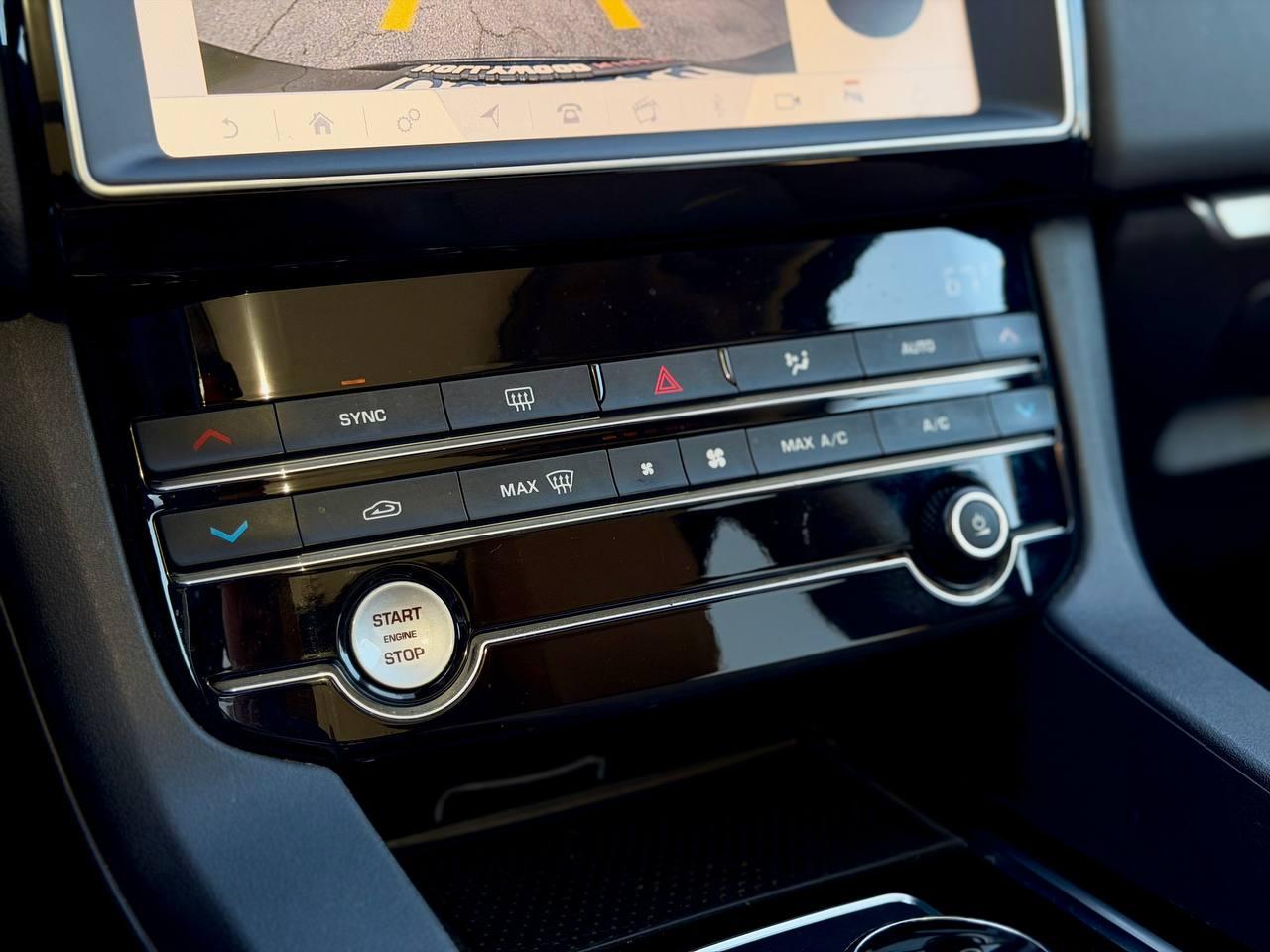 Jaguar F-Pace 25t Premium 2019