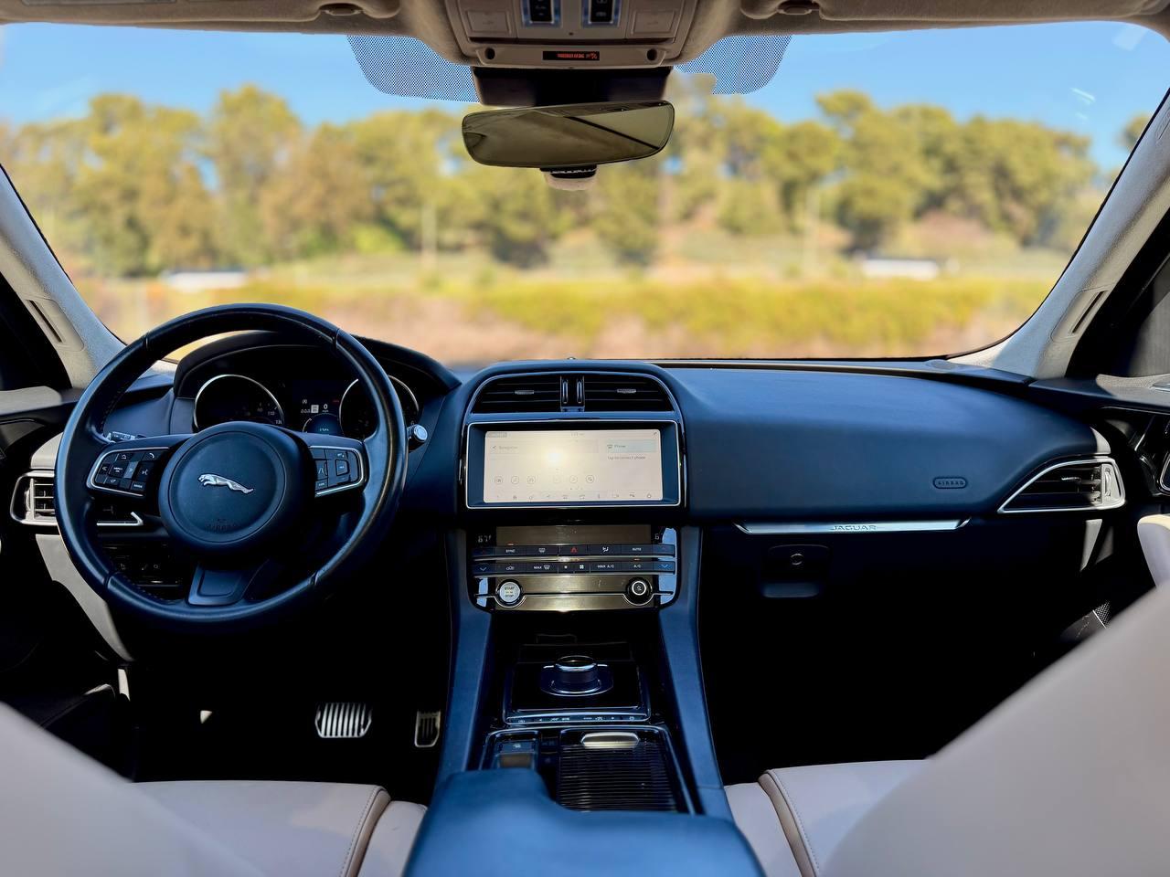 Jaguar F-Pace 25t Premium 2019