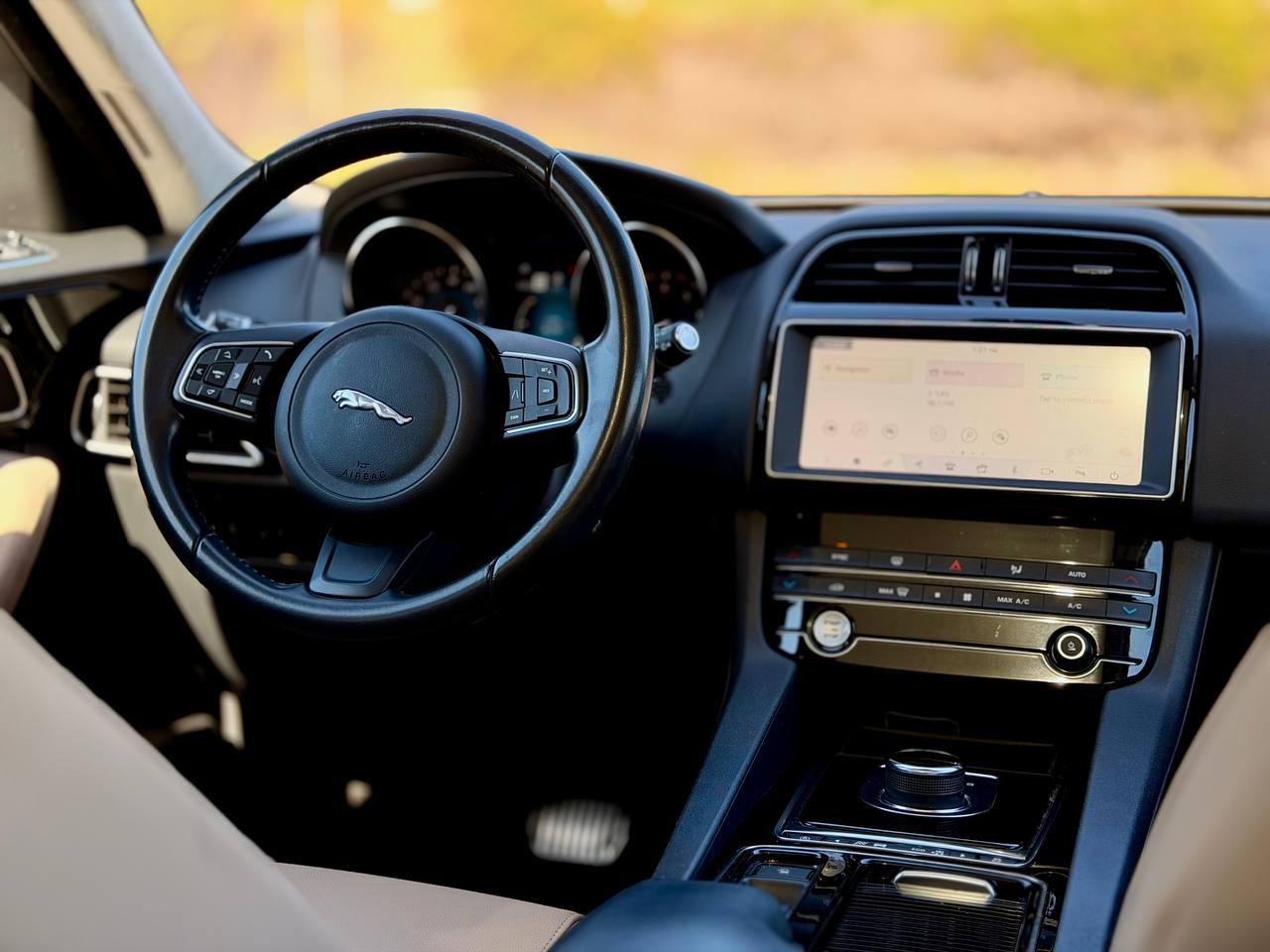 Jaguar F-Pace 25t Premium 2019