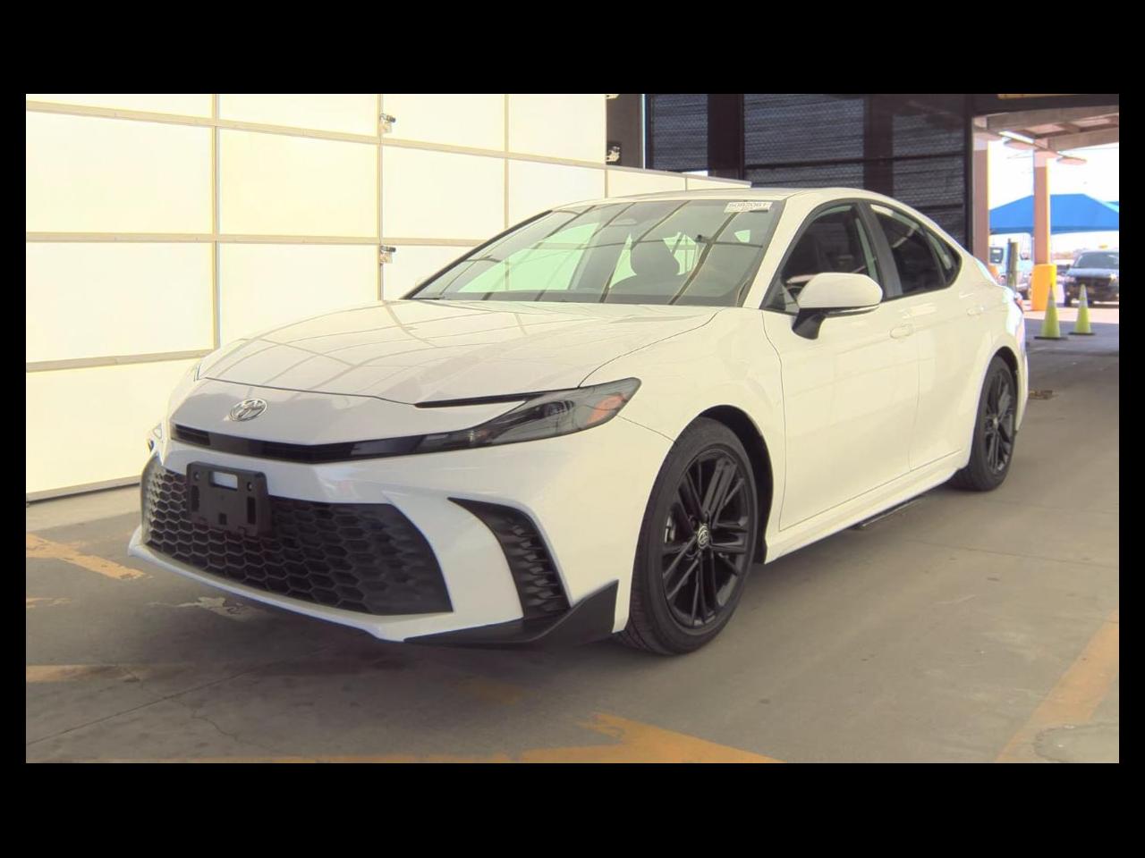 Toyota Camry Hybrid SE 2025