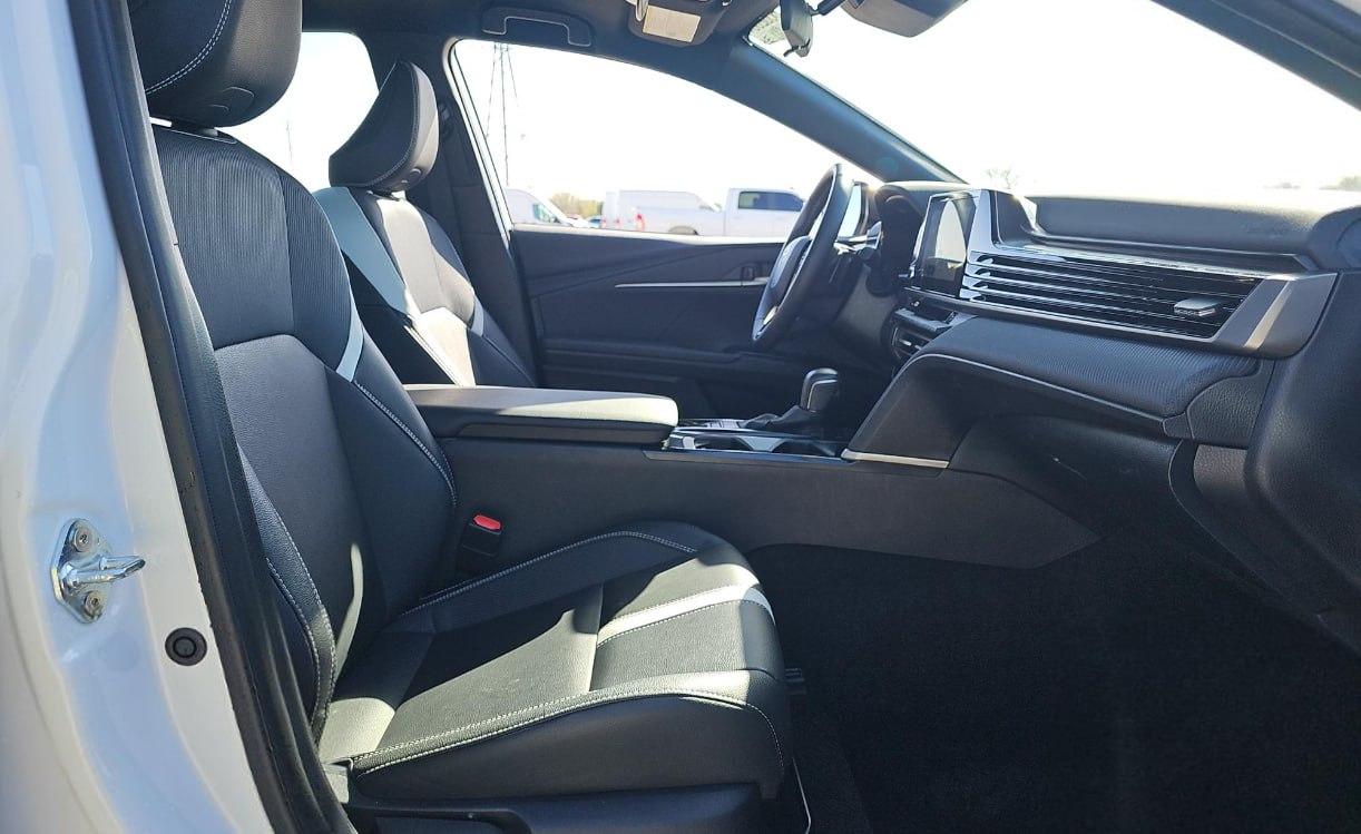 Toyota Camry Hybrid SE 2025