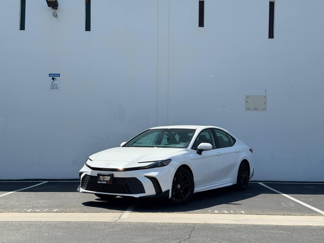 Toyota Camry Hybrid SE 2025