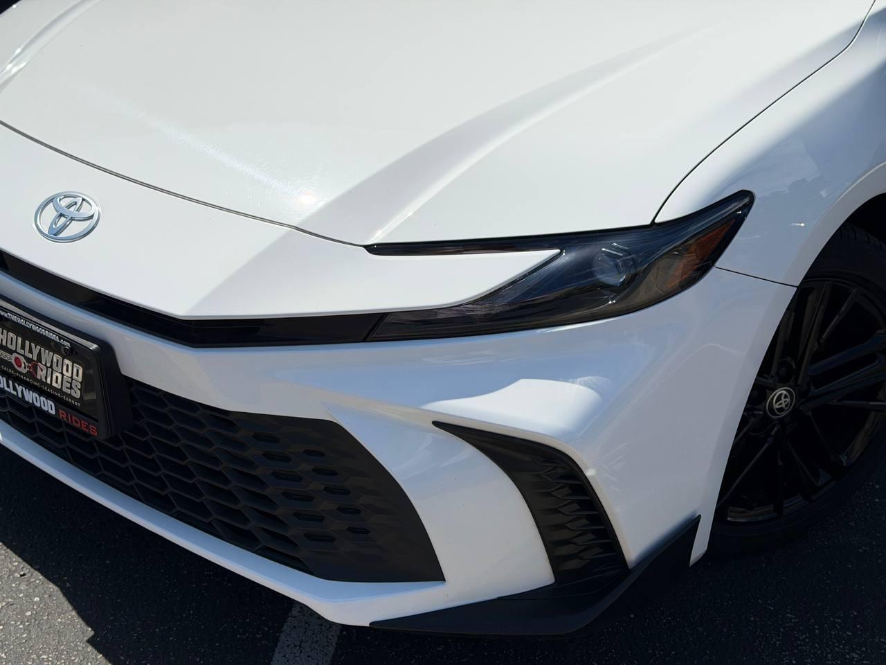 Toyota Camry Hybrid SE 2025