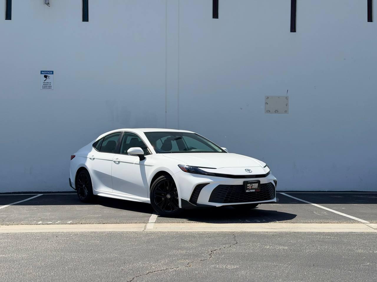 Toyota Camry Hybrid SE 2025