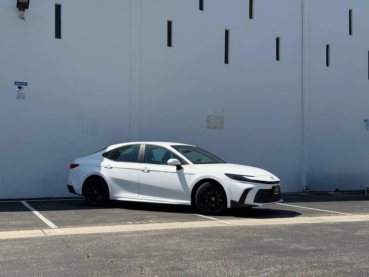 Toyota Camry Hybrid SE 2025