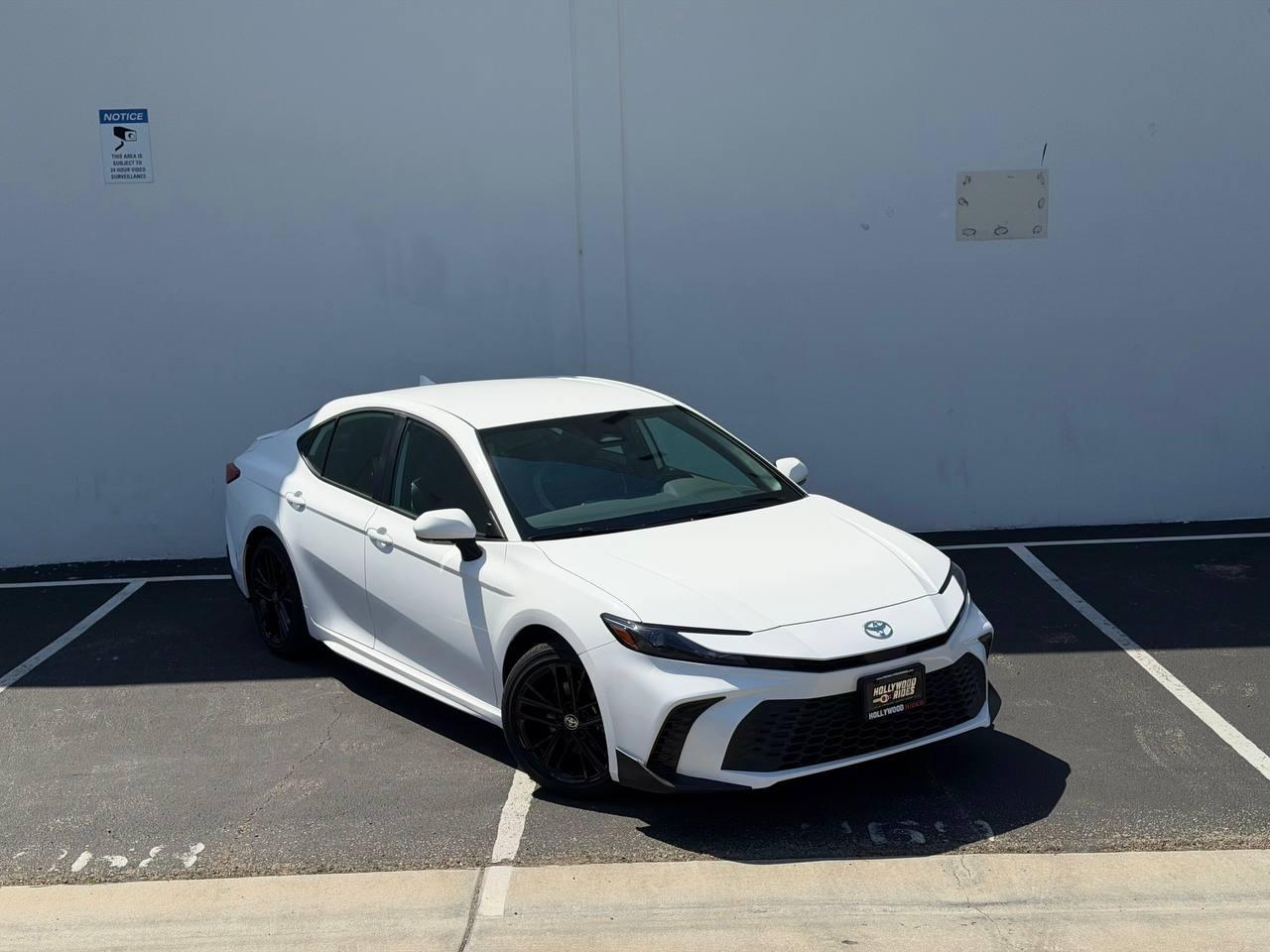 Toyota Camry Hybrid SE 2025