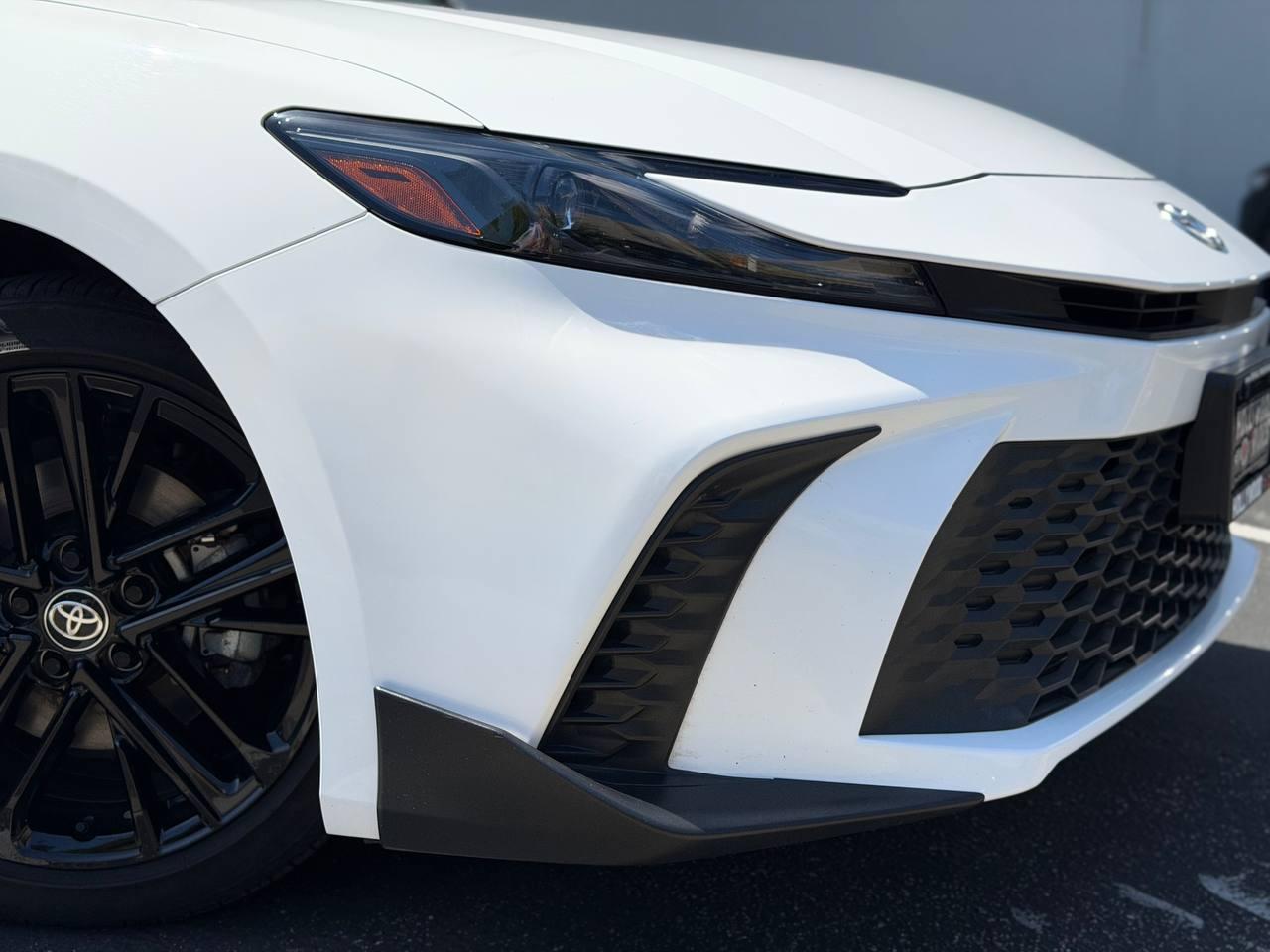 Toyota Camry Hybrid SE 2025