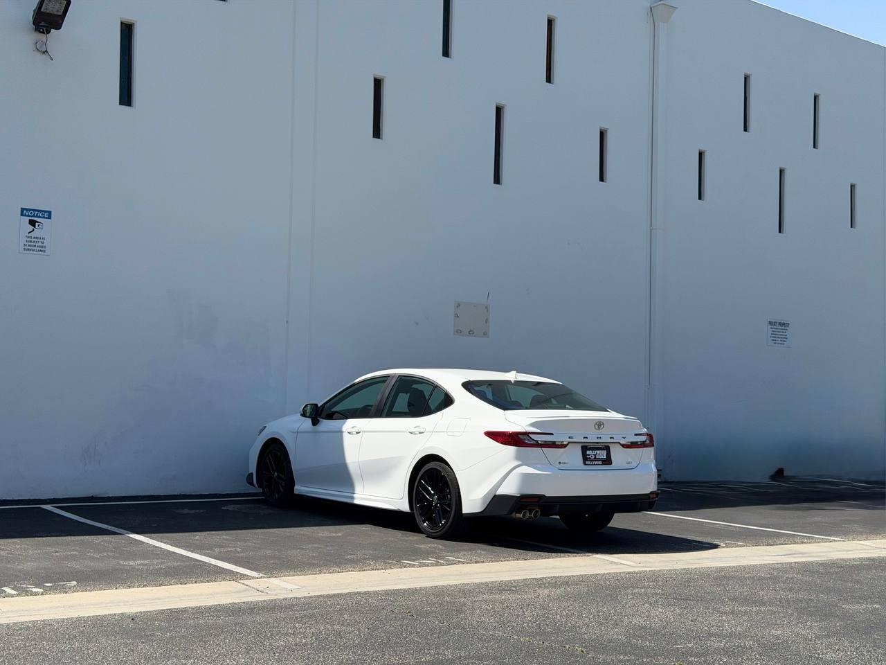 Toyota Camry Hybrid SE 2025
