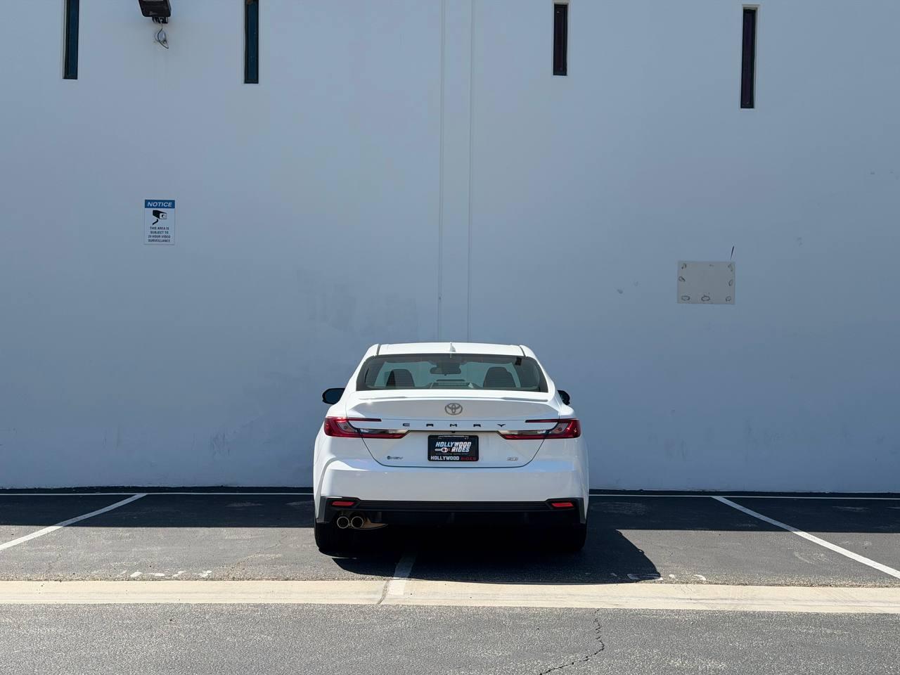 Toyota Camry Hybrid SE 2025