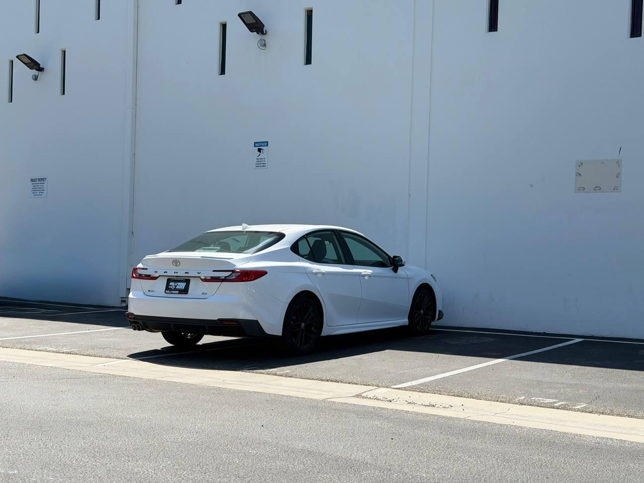Toyota Camry Hybrid SE 2025