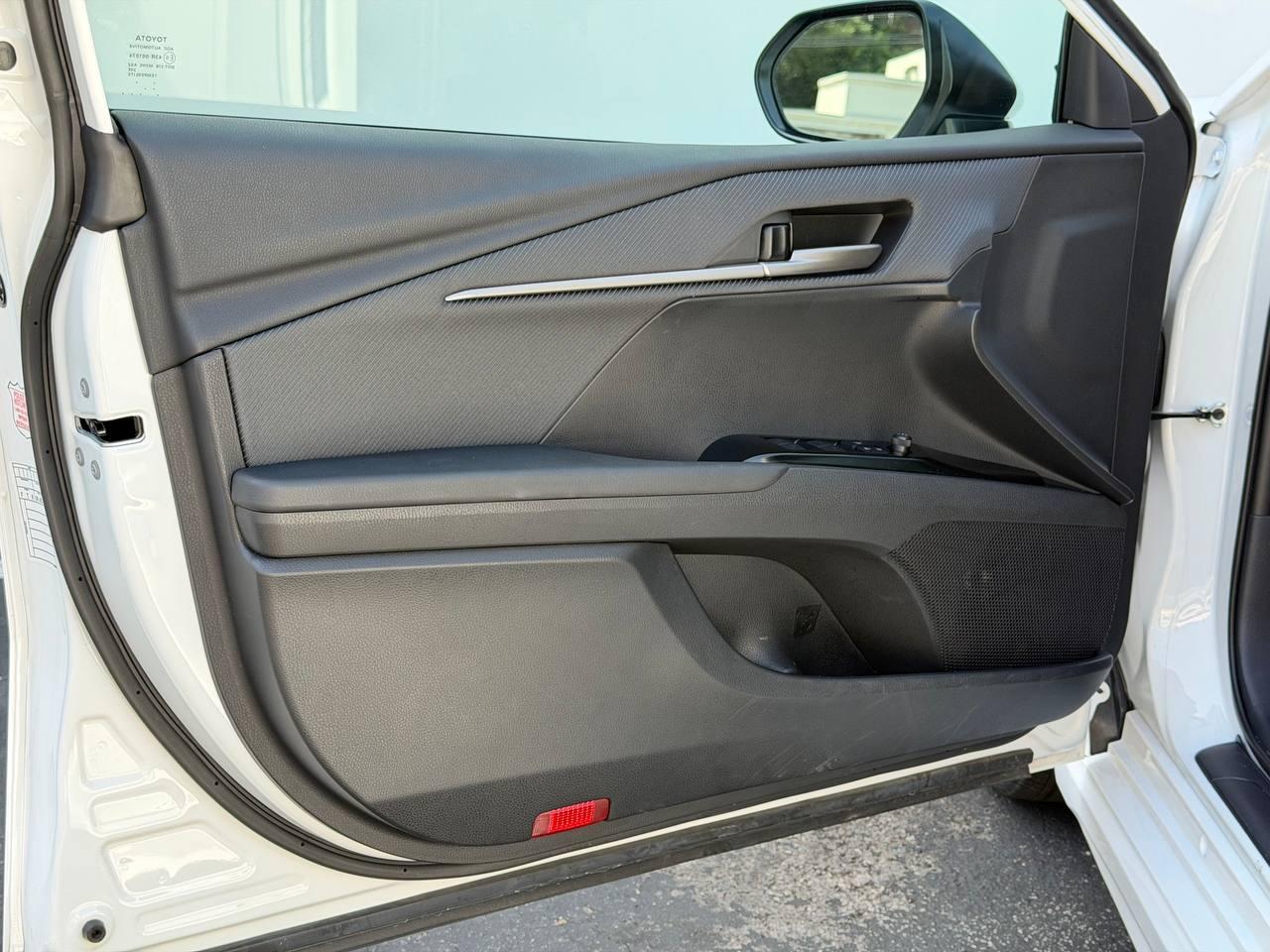 Toyota Camry Hybrid SE 2025