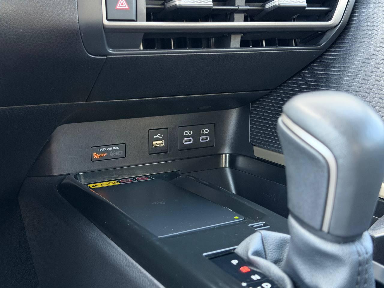 Toyota Camry Hybrid SE 2025