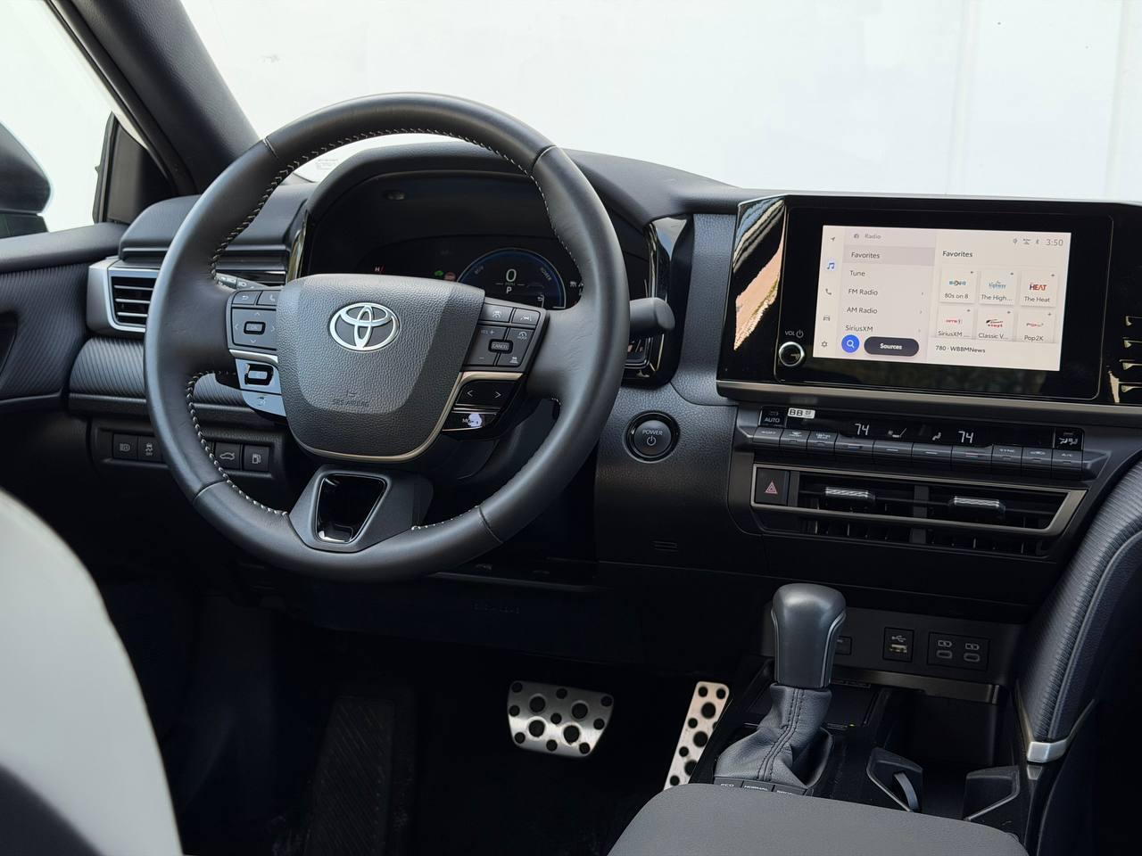 Toyota Camry Hybrid SE 2025
