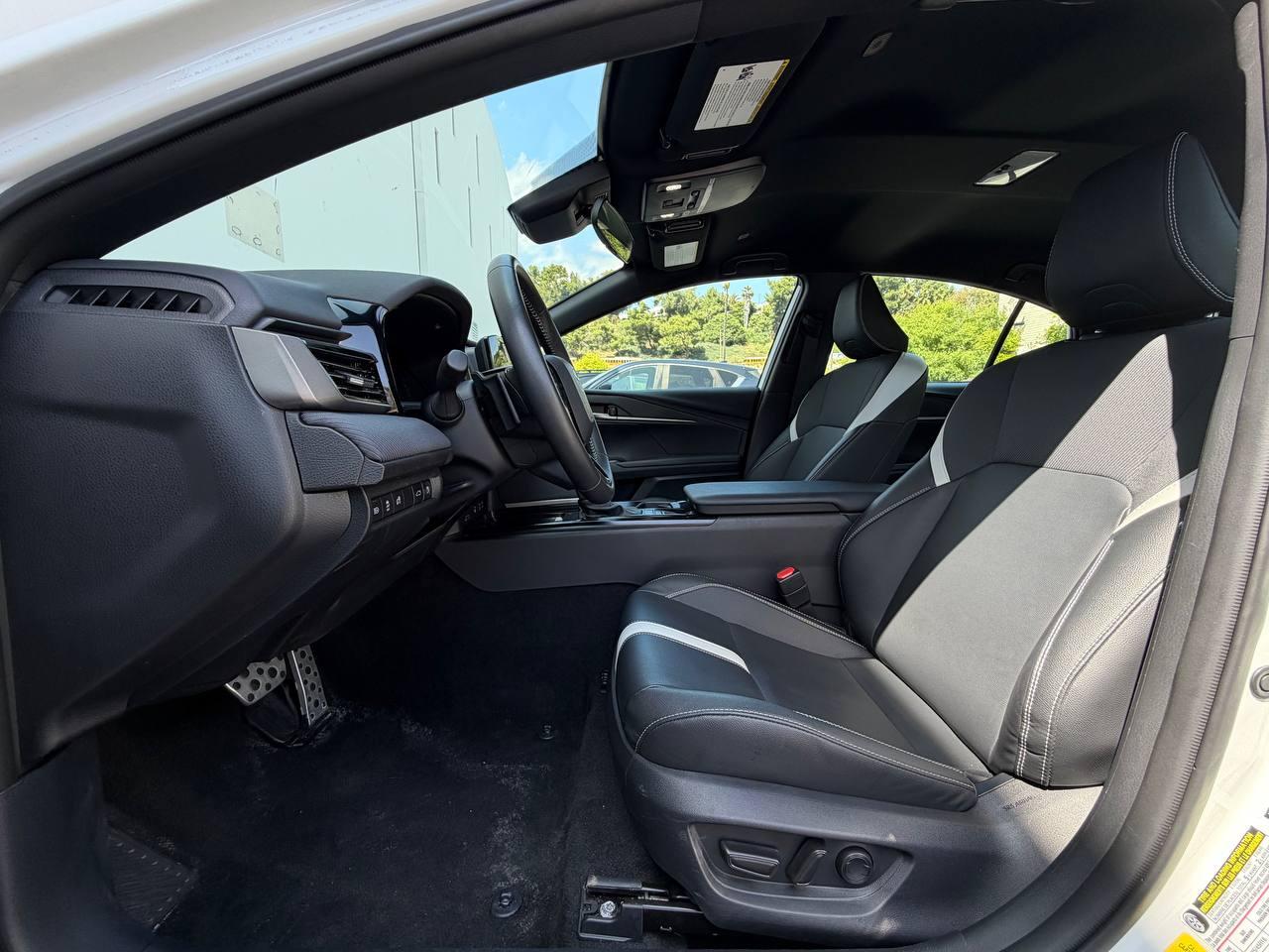 Toyota Camry Hybrid SE 2025