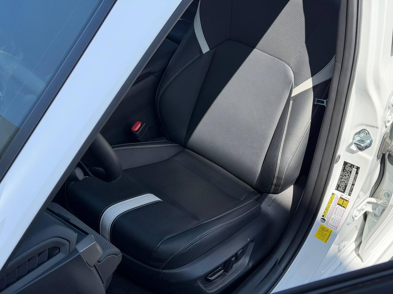 Toyota Camry Hybrid SE 2025