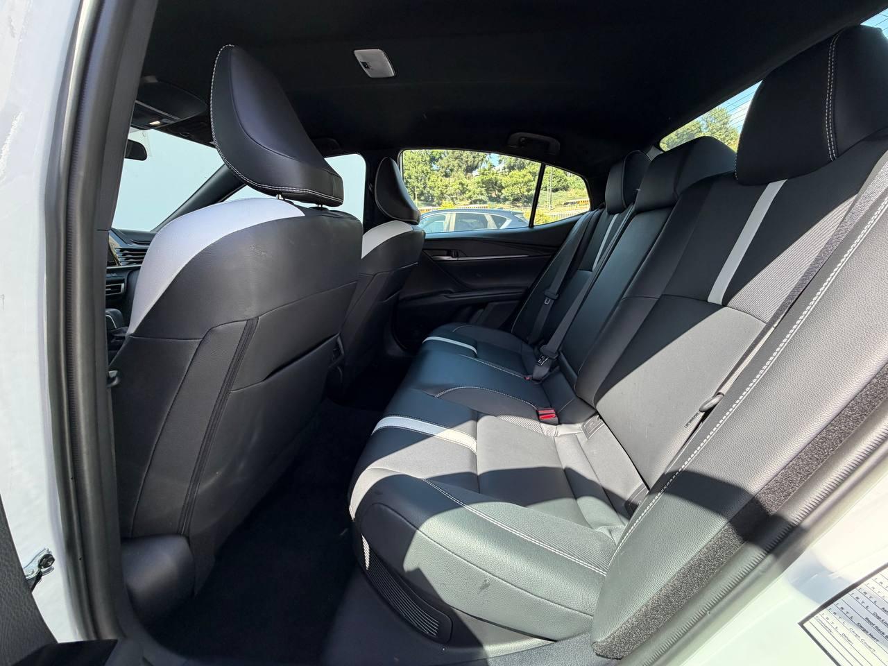 Toyota Camry Hybrid SE 2025