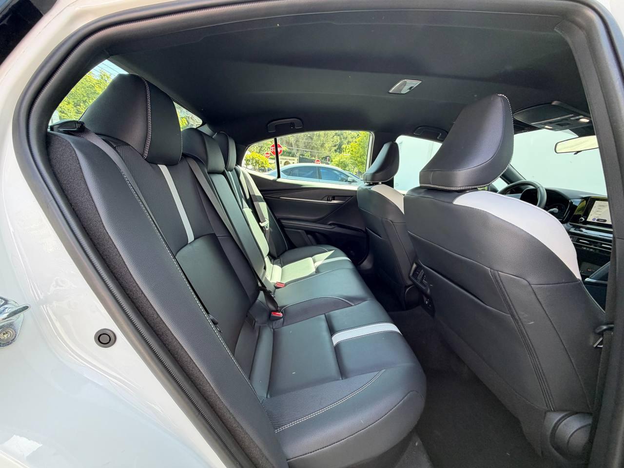 Toyota Camry Hybrid SE 2025