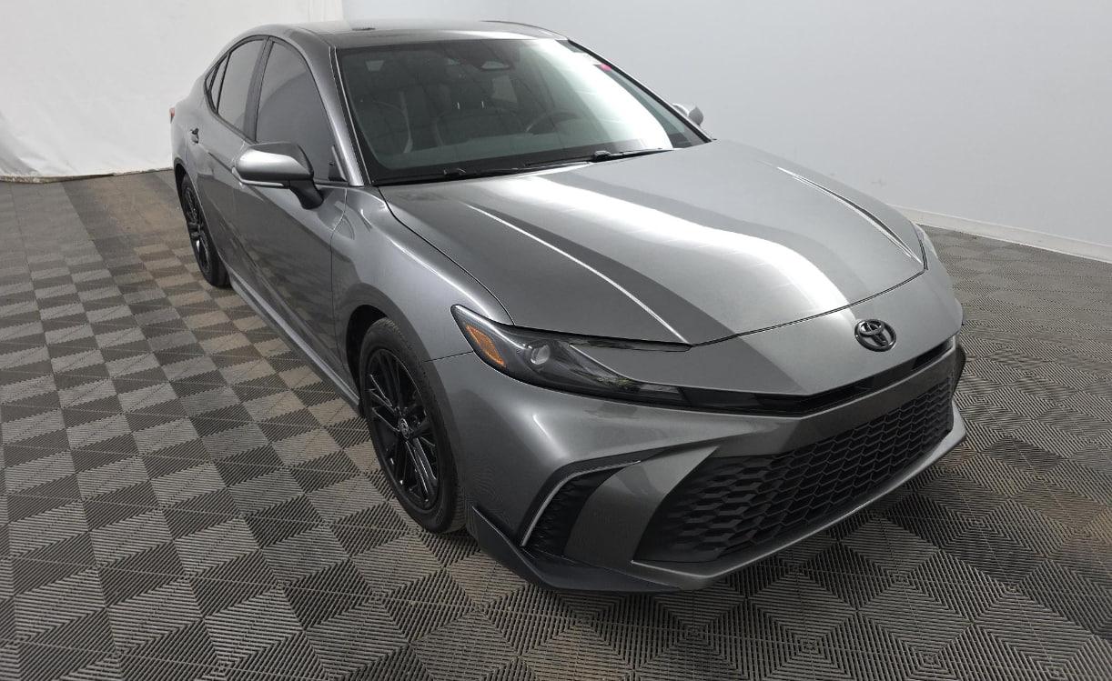 Toyota Camry Hybrid SE 2025