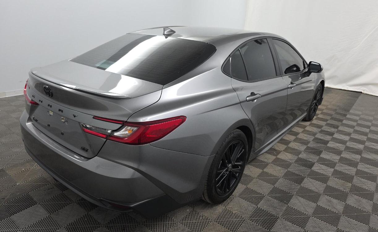 Toyota Camry Hybrid SE 2025