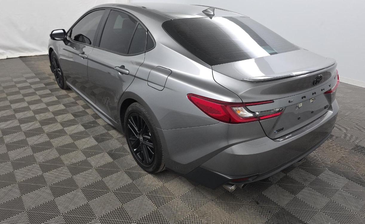 Toyota Camry Hybrid SE 2025