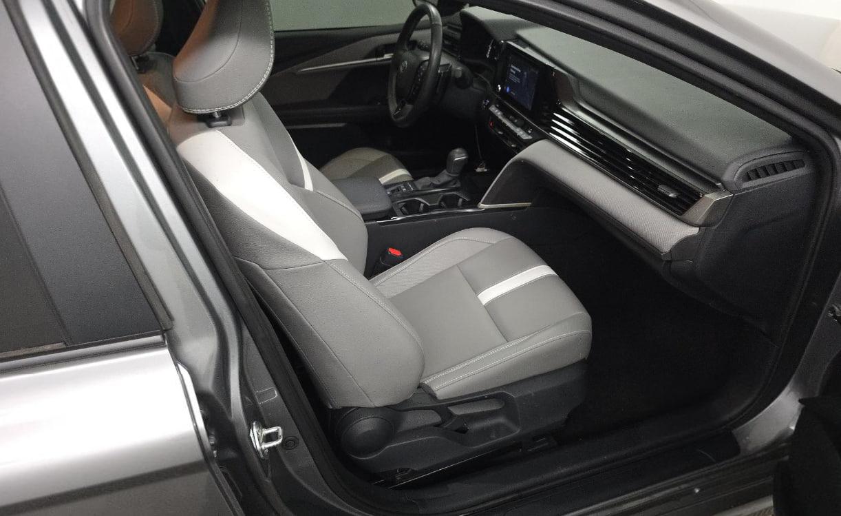 Toyota Camry Hybrid SE 2025