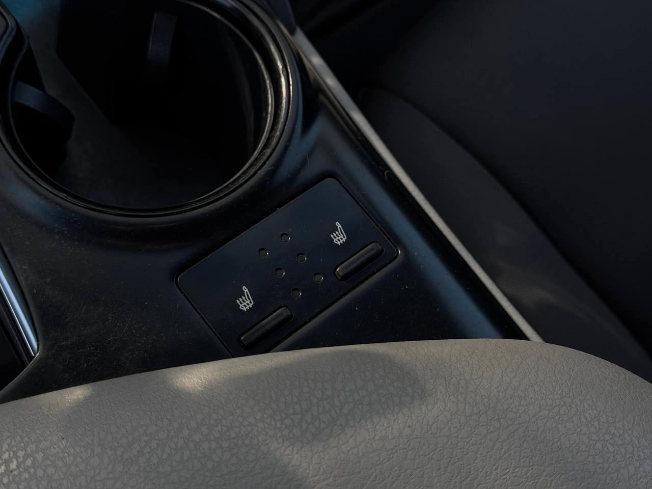 Toyota Camry Hybrid LE 2018