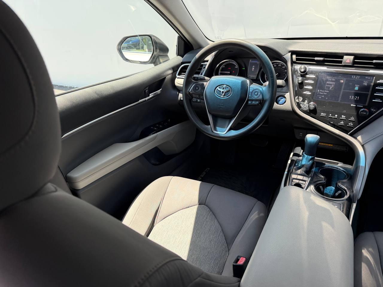 Toyota Camry Hybrid LE 2018
