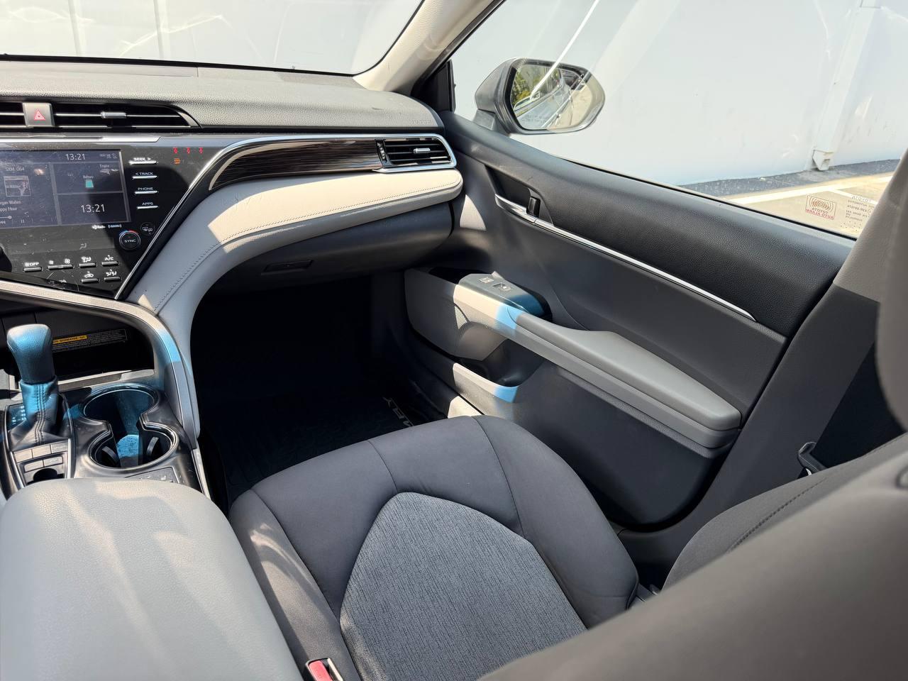 Toyota Camry Hybrid LE 2018