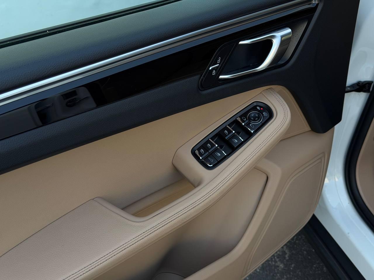 Porsche Macan Base 2020