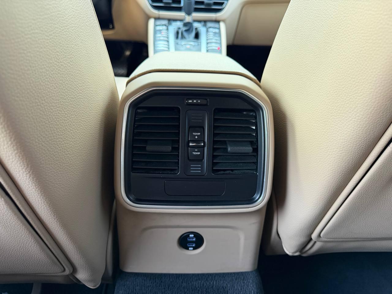 Porsche Macan Base 2020