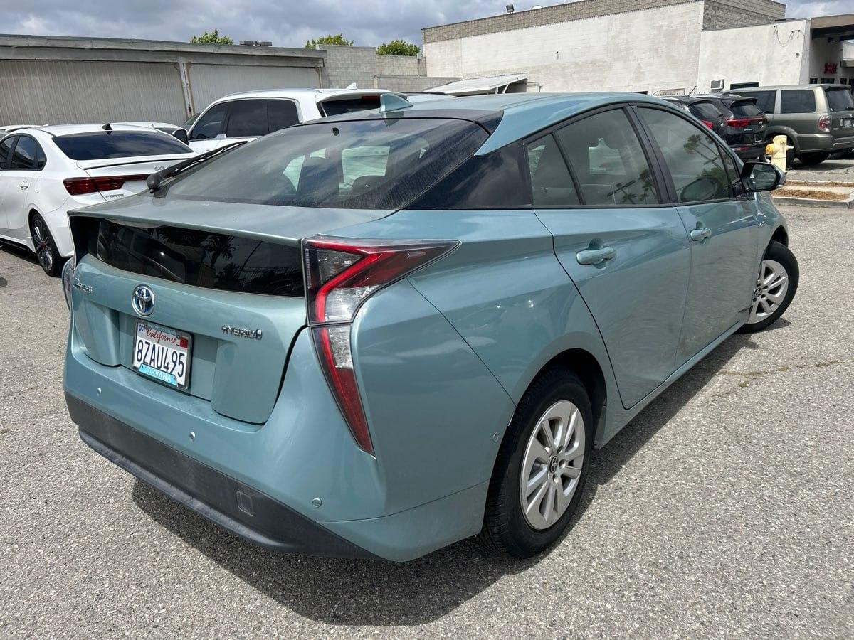 Toyota Prius Two 2017