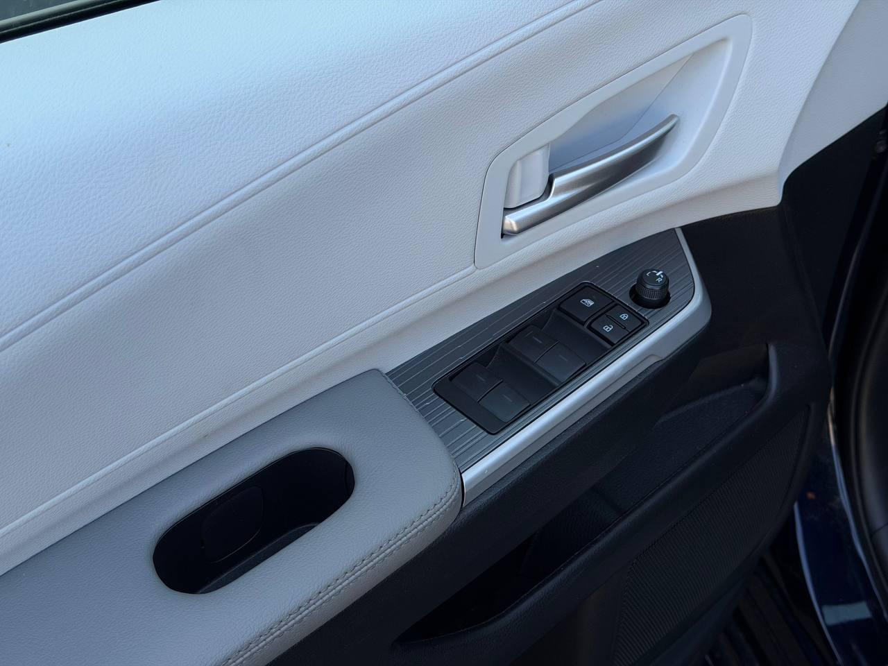 Toyota Sienna XLE 7-Passenger 2025