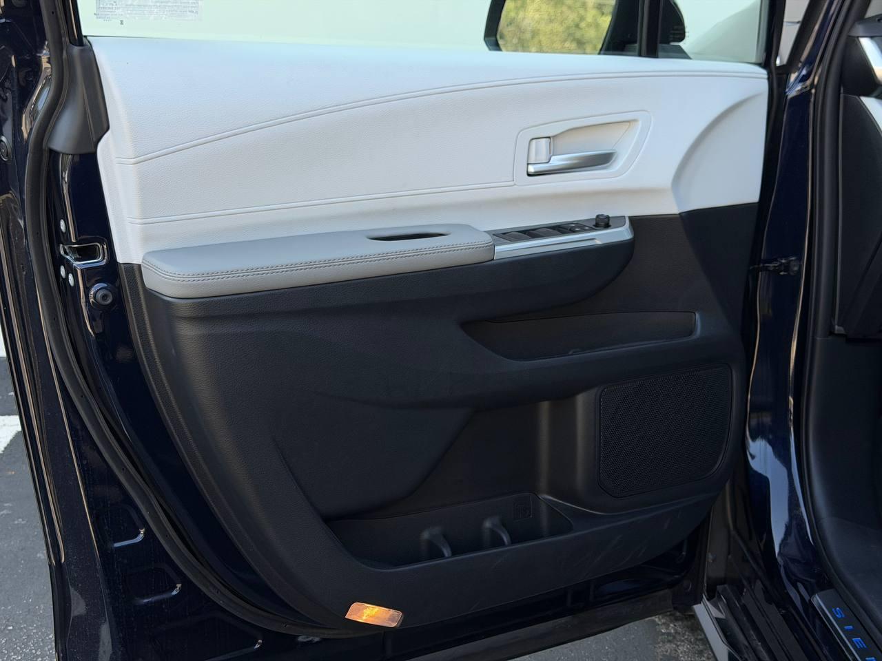 Toyota Sienna XLE 7-Passenger 2025