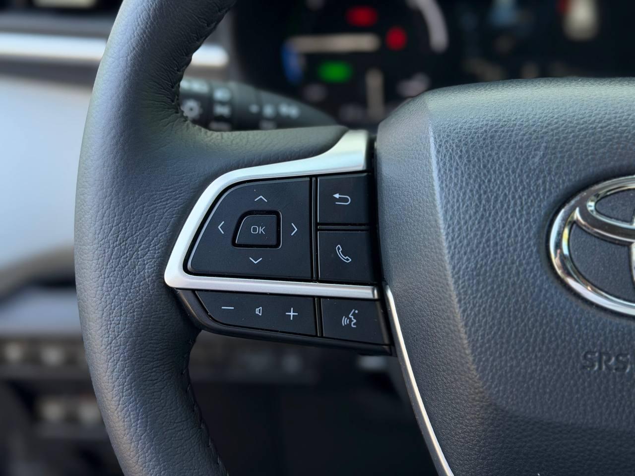 Toyota Sienna XLE 7-Passenger 2025