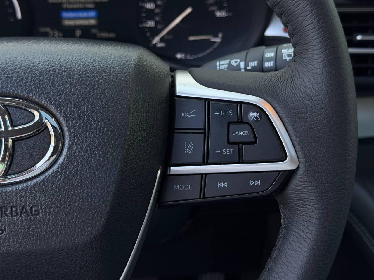 Toyota Sienna XLE 7-Passenger 2025