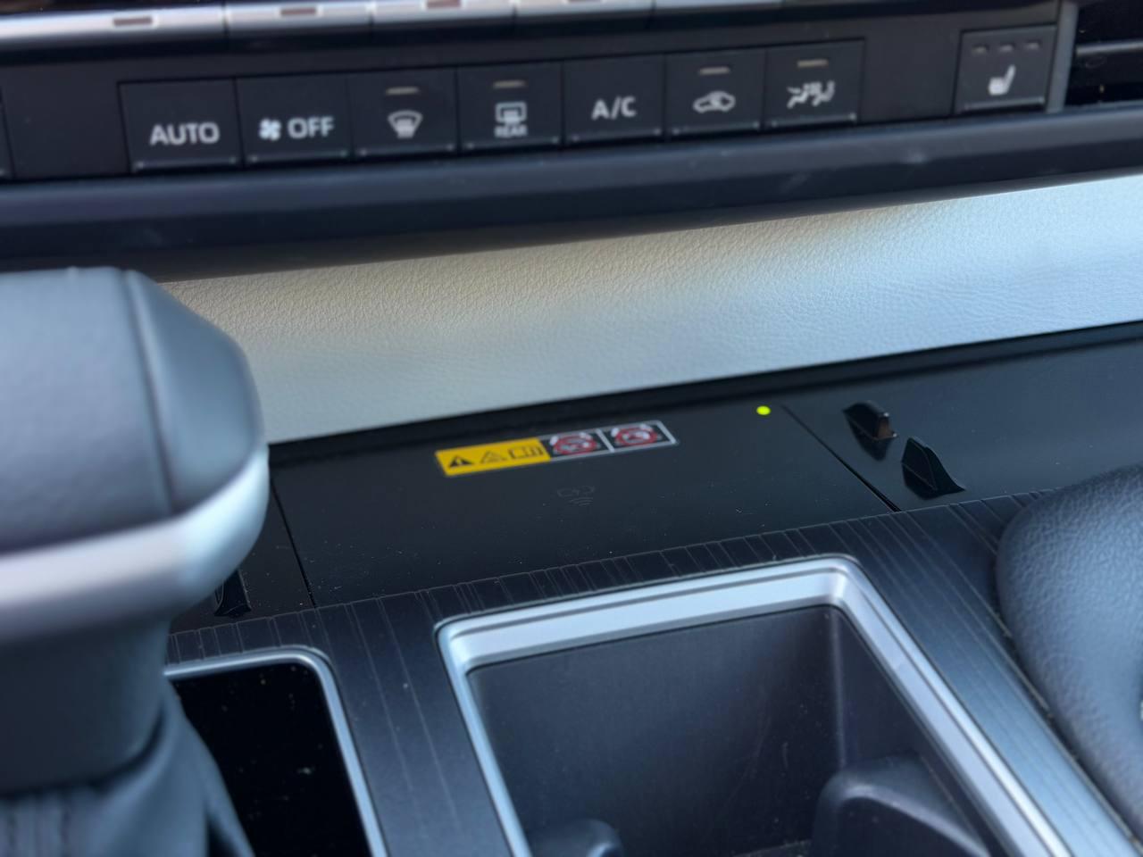 Toyota Sienna XLE 7-Passenger 2025