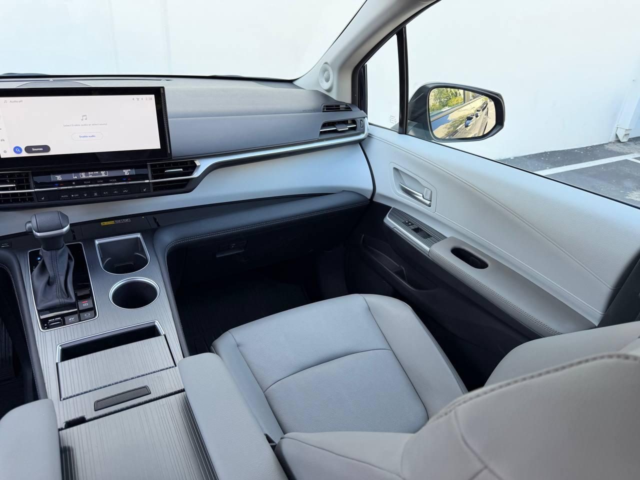 Toyota Sienna XLE 7-Passenger 2025