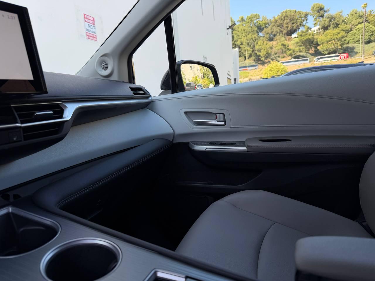 Toyota Sienna XLE 7-Passenger 2025